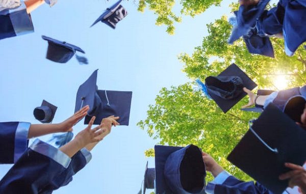 wisuda-600x381