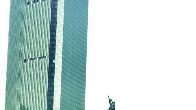 pt-bank-central-asia-tbk-bca-meraih-predikat-bergengsi_231121130420-556